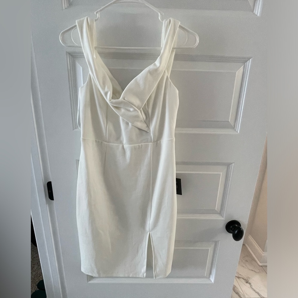 Lulu’s White Mini Dress - size M (NWT!) ✨